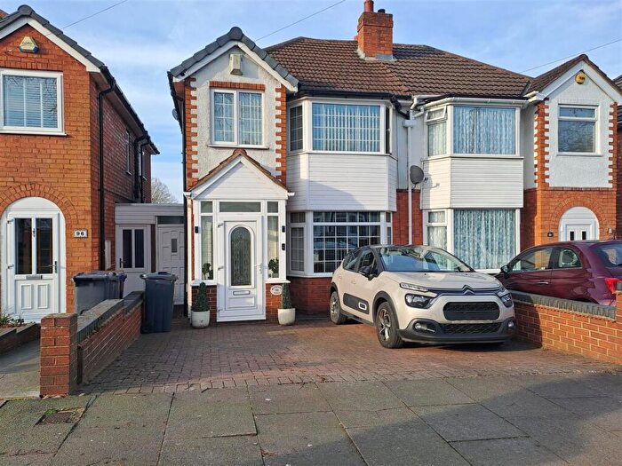 3 Bedroom Semi Detached House For Sale In Whitecroft Road, Sheldon, Birmingham, B26