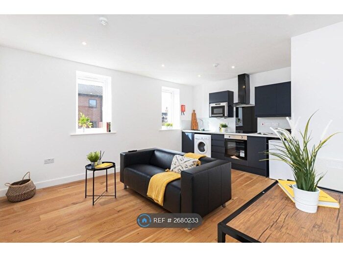 2 Bedroom Flat To Rent In Royal Park Works, Leeds, LS6