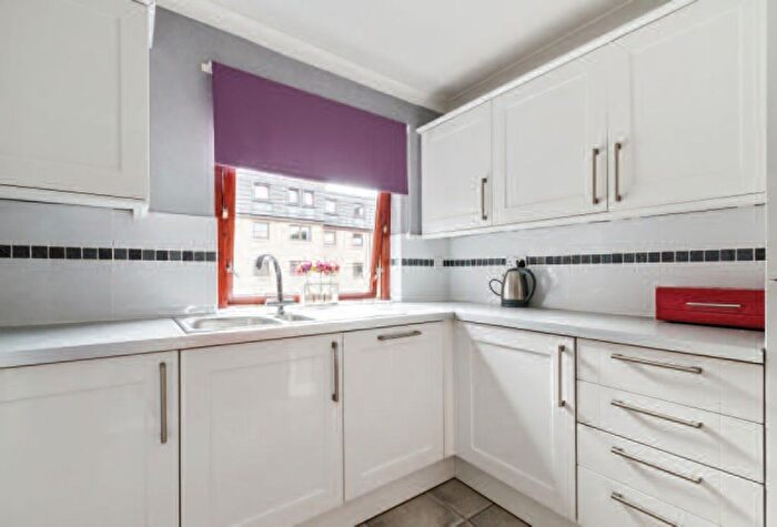 2 Bedroom Flat To Rent In Belhaven Place, Morningside, Edinburgh, EH10