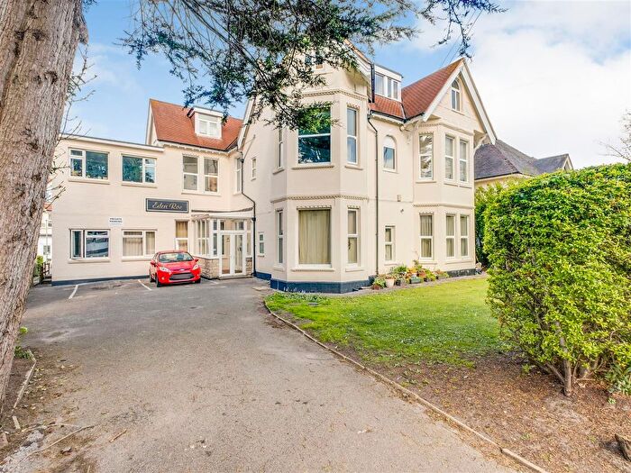 1 Bedroom Flat For Sale In Percy Road, Bournemouth, BH5