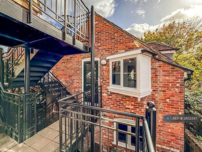 1 Bedroom Flat To Rent In Roman Quay, Fordingbridge, SP6
