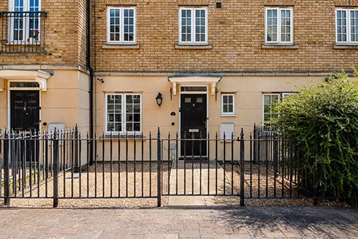 4 Bedroom Town House For Sale In Pipit Walk, Rugby, CV23