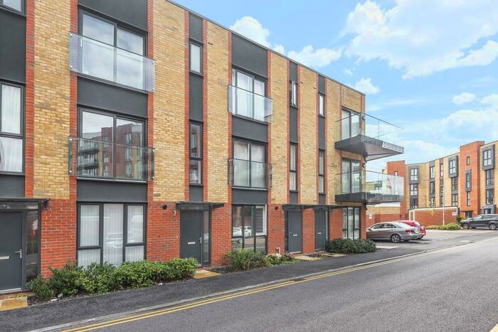 1 Bedroom Apartment To Rent In Robert Parker Road, Kenavon Drive, RG1