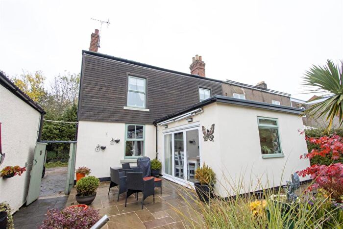 2 Bedroom Semi Detached House For Sale In York Place, North Wingfield, Chesterfield, S42