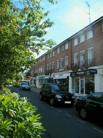 2 Bedroom Apartment To Rent In Oakdene Parade, Cobham, KT11