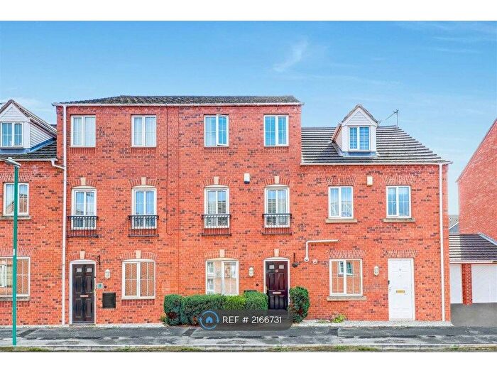 3 Bedroom Terraced House To Rent In Jackson Drive, Nottingham, NG5