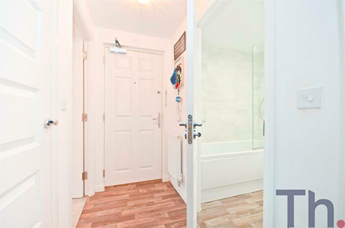1 Bedroom Flat For Sale In East Cowes, Isle Of Wight, PO32