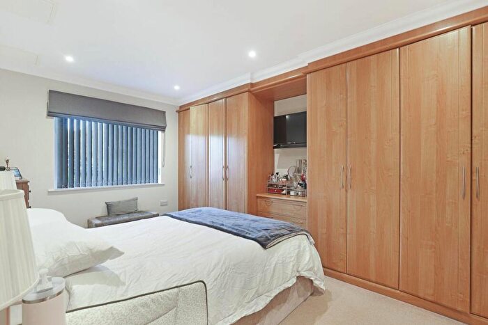 2 Bedroom Flat To Rent In Buckhurst Hill, IG9