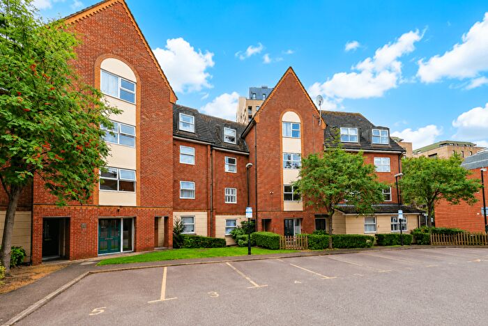 2 Bedroom Flat To Rent In Henley Lodge, Willow Walk, Walthamstow, E17