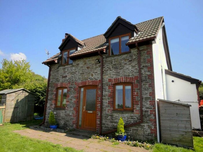 2 Bedroom Cottage To Rent In Mynynyddislwyn, NP11