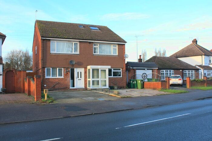 4 Bedroom Semi-Detached House To Rent In Long Lane, Stanwell, Staines, TW19