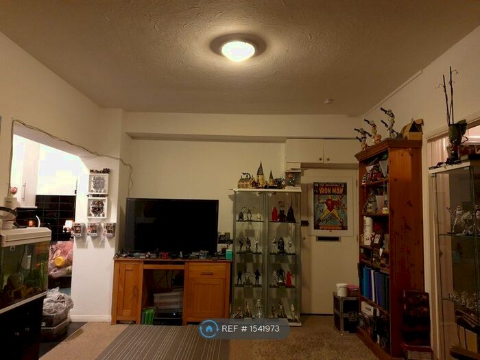 1 Bedroom Flat To Rent In Fairmead House, Southend, SS0