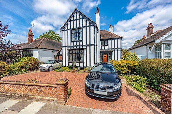 4 Bedroom Detached House For Sale In The Ridgeway, Chalkwell, SS0