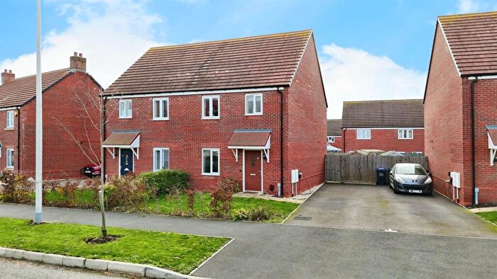 2 Bedroom Semi-Detached House For Sale In Sandpit Boulevard, Warwick, CV34