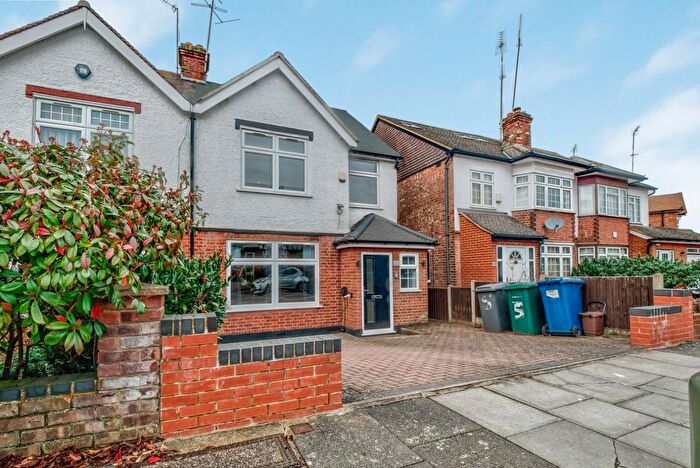 4 Bedroom Detached House To Rent In Courthouse Gardens, London, N3