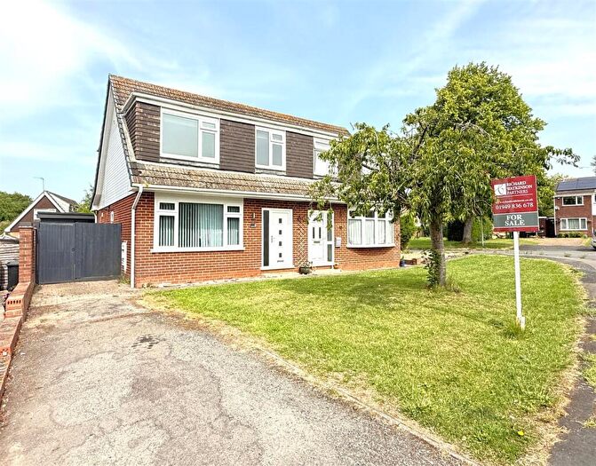 3 Bedroom Semi-Detached House For Sale In Chestnut Close, Bottesford, NG13