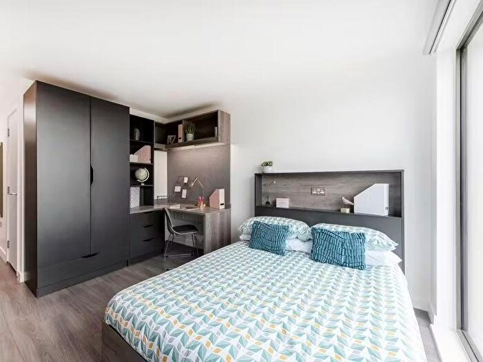 Apartment To Rent In Newmarket Road, Cambridge, CB5