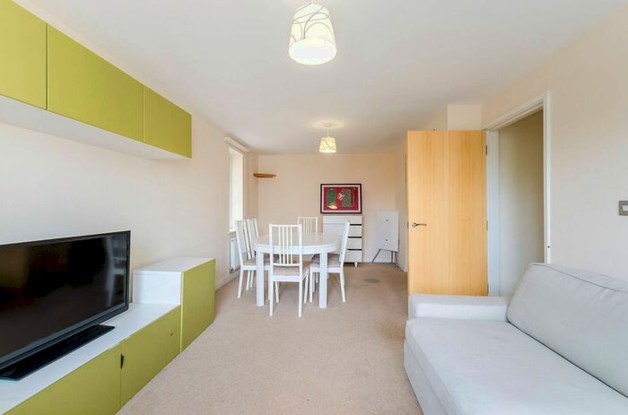 2 Bedroom Flat To Rent In Seven Sisters Road, Holloway, London, N4
