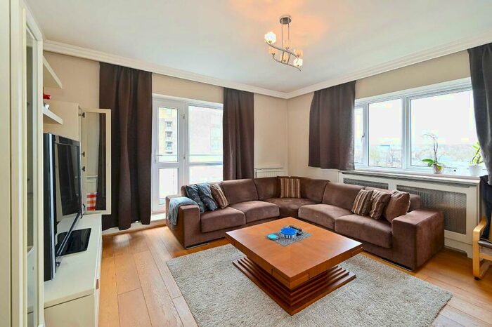 3 Bedroom Apartment To Rent In Avenue Road, St John's Wood, London, NW8
