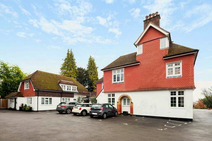 2 Bedroom Flat To Rent In Southdown Road, Shawford, Winchester, SO21