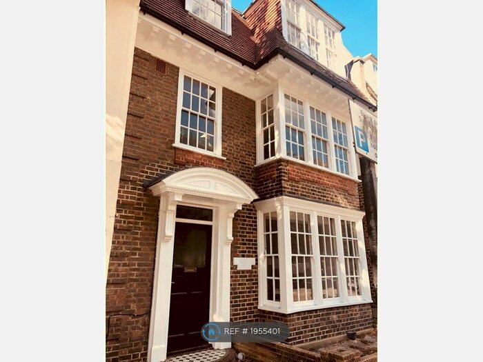 3 Bedroom Flat To Rent In Rochester Court, Hove, BN3