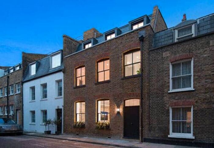 2 Bedroom Maisonette To Rent In Bingham Place, Marylebone, London, W1U