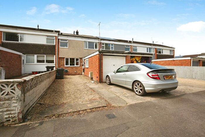 3 Bedroom Terraced House For Sale In Raybrook Crescent, Swindon, SN2