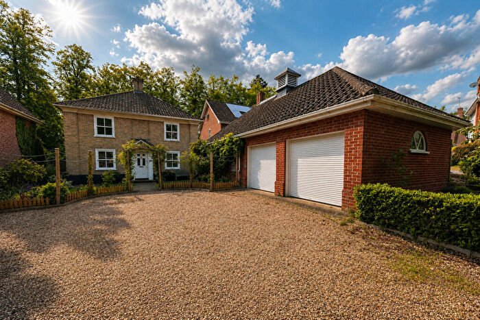 4 Bedroom Detached House For Sale In Nightingale Close, Bury St. Edmunds, IP33