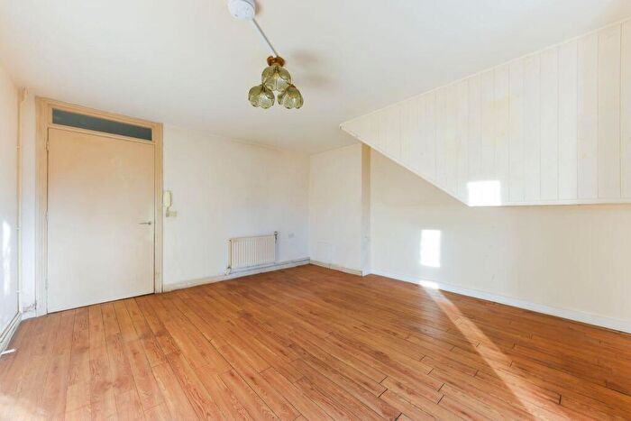 2 Bedroom Flat For Sale In Royal College Street, Camden, NW1