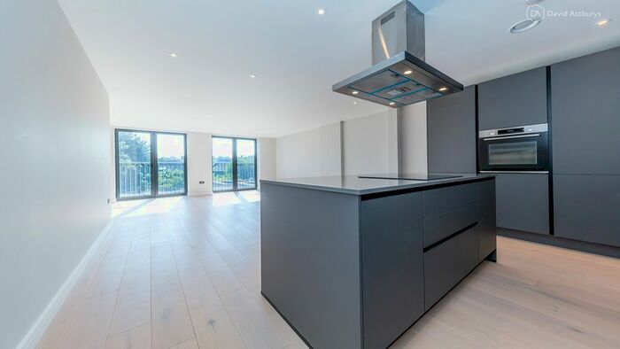 3 Bedroom Flat To Rent In Tottenham Lane, Crouch End, London, N8