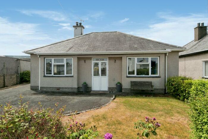 2 Bedroom Bungalow For Sale In Lon Penrhos, Morfa Nefyn, Pwllheli, Gwynedd, LL53