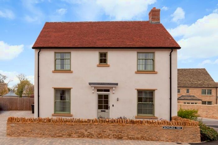 3 Bedroom Detached House To Rent In Bowlers Way, Woodstock, OX20