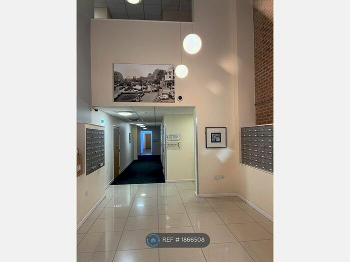 2 Bedroom Flat To Rent In Wilmington Close, Watford, WD18