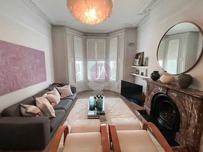 1 Bedroom Flat To Rent In Bassett Road, Ladbroke Grove, London, W10