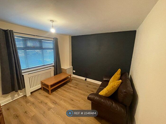 2 Bedroom Flat To Rent In Timperley, Altrincham, WA15