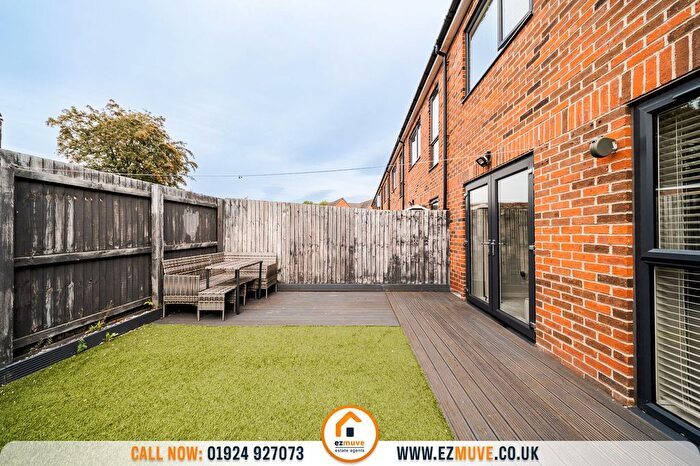 3 Bedroom End Terrace House For Sale In Leeds Old Road, Batley, WF17