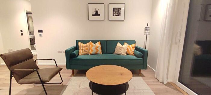 1 Bedroom Flat To Rent In Curlew House, Poplar Riverside, London, E14