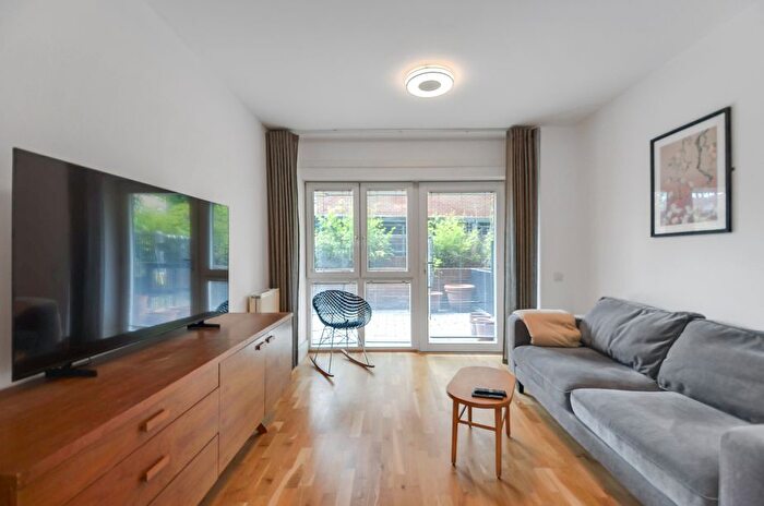 2 Bedroom Flat For Sale In Coopers Road, London, SE1