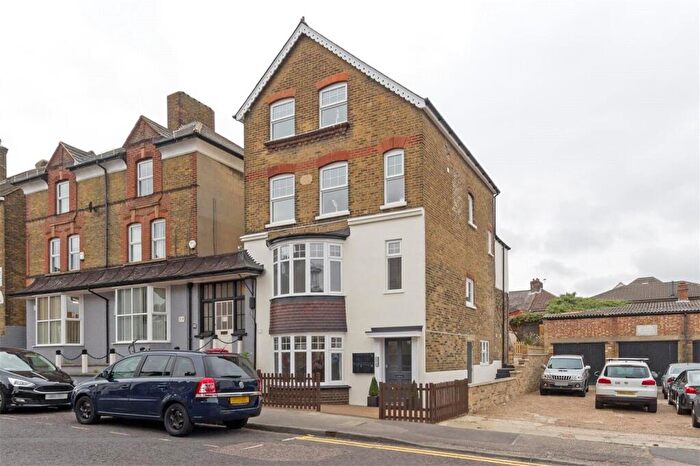 1 Bedroom Apartment For Sale In Park Road, Sittingbourne, Kent, ME10