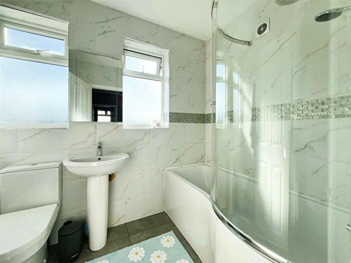 3 Bedroom End Of Terrace House For Sale In Fens Way, Swanley, Kent, BR8