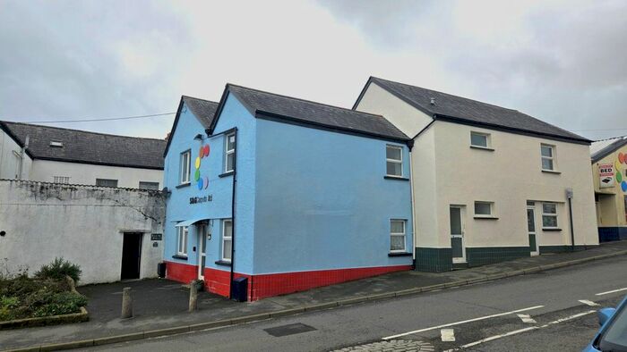 2 Bedroom Flat To Rent In New Road, Great Torrington, Devon, EX38