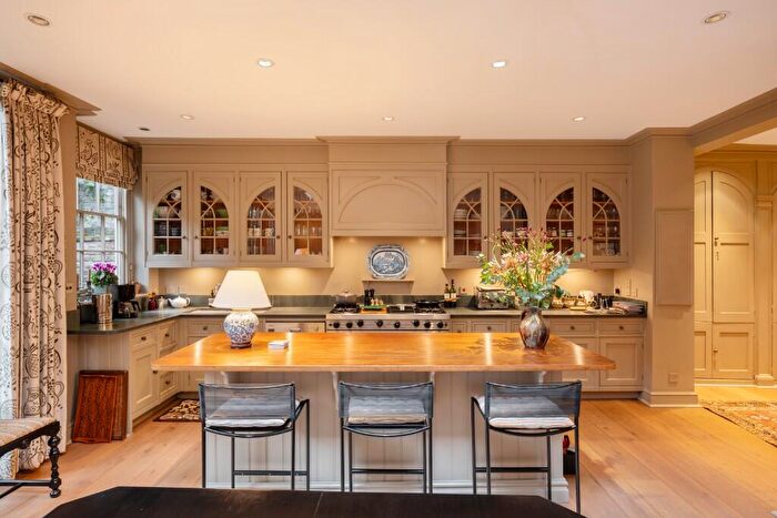 6 Bedroom Semi-Detached House For Sale In The Mount, London, NW3