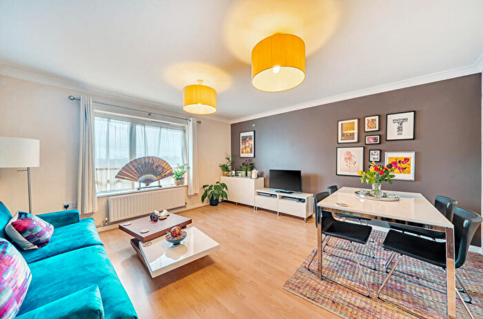 2 Bedroom Apartment For Sale In London Road, Mitcham, CR4