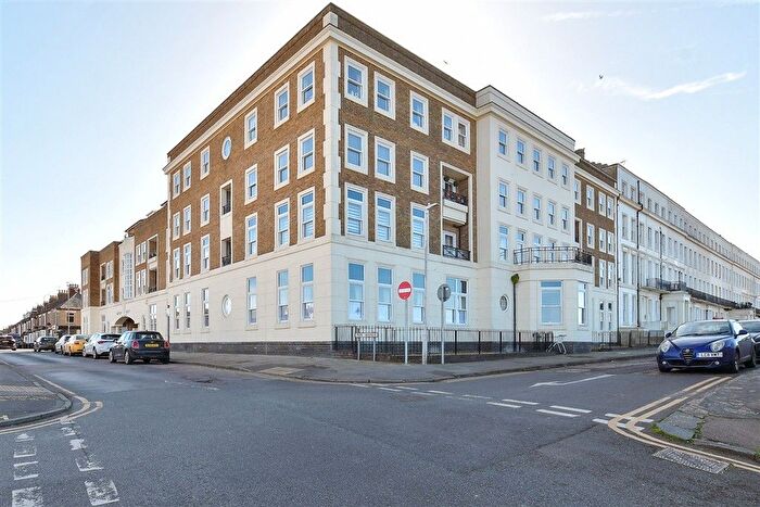 1 Bedroom Flat For Sale In Pier Avenue, Herne Bay, Kent, CT6