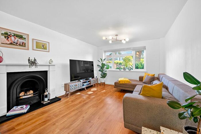 4 Bedroom Detached House For Sale In Netherby Park, Weybridge, KT13