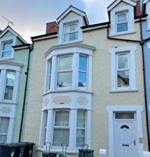 2 Bedroom Flat To Rent In Bodhyfryd Road, Llandudno, LL30