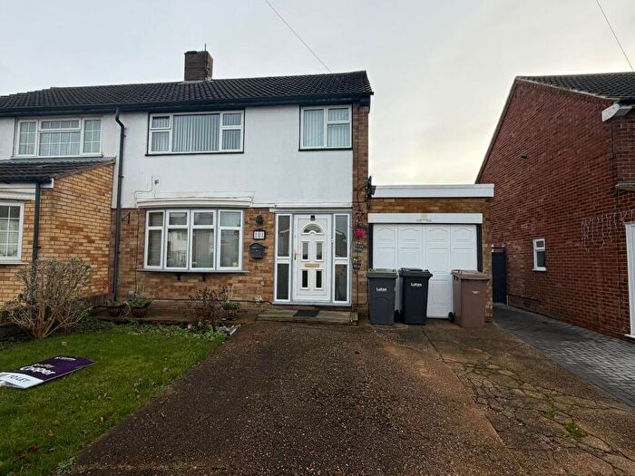 3 Bedroom Semi Detached House To Rent In Grampian Way, Luton, LU3