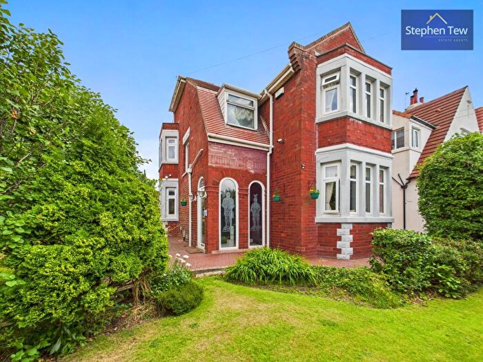 3 Bedroom Detached House For Sale In Dauntesey Avenue, Blackpool, FY3