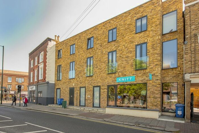 2 Bedroom Flat To Rent In Queens Road, Teddington, TW11