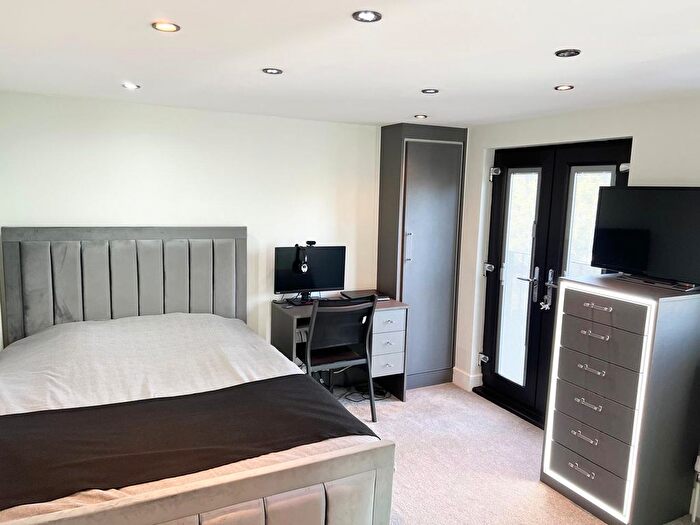 1 Bedroom Studio To Rent In Beehive Lane, Ilford, IG4